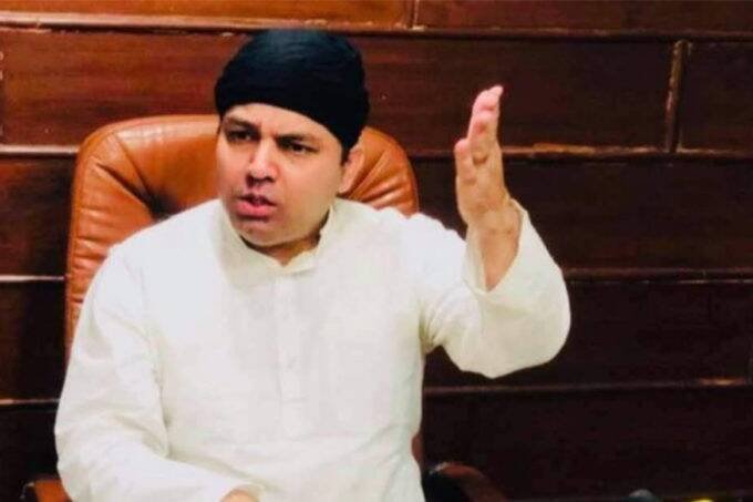 उत्तरप्रदेश की सपा सरकार में मंत्री रहे चौधरी बशीर के खिलाफ उनकी चौथी पत्नी की शिकायत पर तीन तलाक का मामला दर्ज किया गया है। (फोटो- फेसबुक/Chaudhry Bashir)