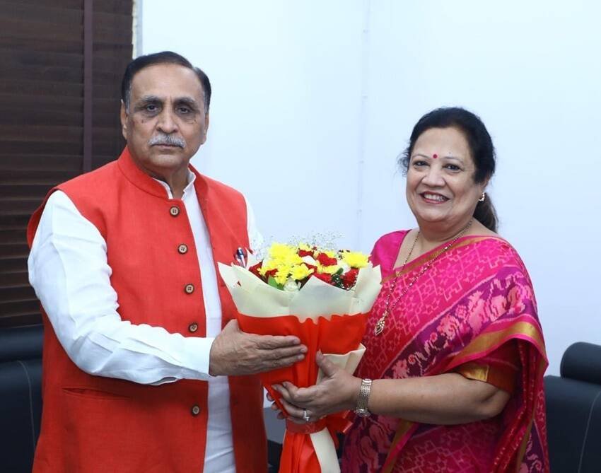 Nirmala Sitharaman, Meenakshi Lekhi