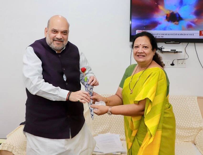 Nirmala Sitharaman, Meenakshi Lekhi
