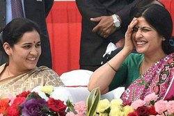 डिंपल यादव की देवरानी ने चाचा शिवपाल से सीखी है राजनीति की बारीकियां, ससुर मुलायम को मानती हैं&nbsp;गुरु