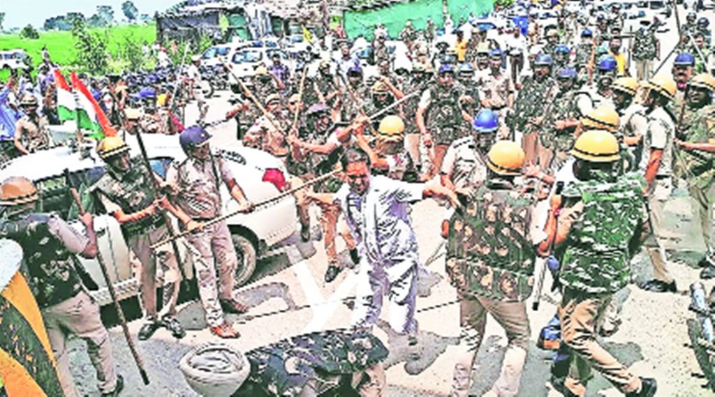 आंदोलनकारी किसानों पर कार्रवाई करती पुलिस। फाइल फोटो। 