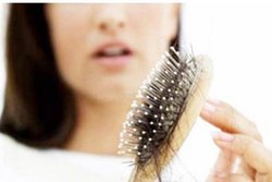 इन कारणों से होती है बाल झड़ने की समस्या, छुटकारा पाने के लिए अपनाएं ये घरेलू नुस्खे