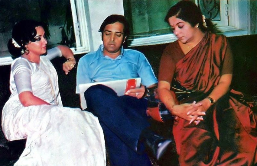 मां ने हेमा मालिनी से एक वचन लिया था और कहा था कि इस वचन को यदि वह मानेंगी, तभी वह धर्मेंद्र से उनकी शादी होने देंगी। इसे भी पढ़ें- हेमा मालिनी की मां ने बेटी के इस साउथ इंडियन एक्टर को था चुना