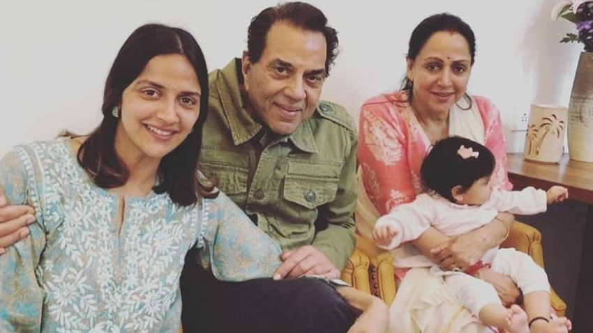अहाना देओल ने कुछ महीनों पहले ही जुड़वा बेटियों अदा वोहरा, एस्ट्रा वोहरा को जन्म दिया था। उनका पहले से एक बेटा भी है, जिसका नाम डेरेन वोहरा है।