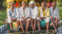 नींव हिली तो भवन का गिरना तय