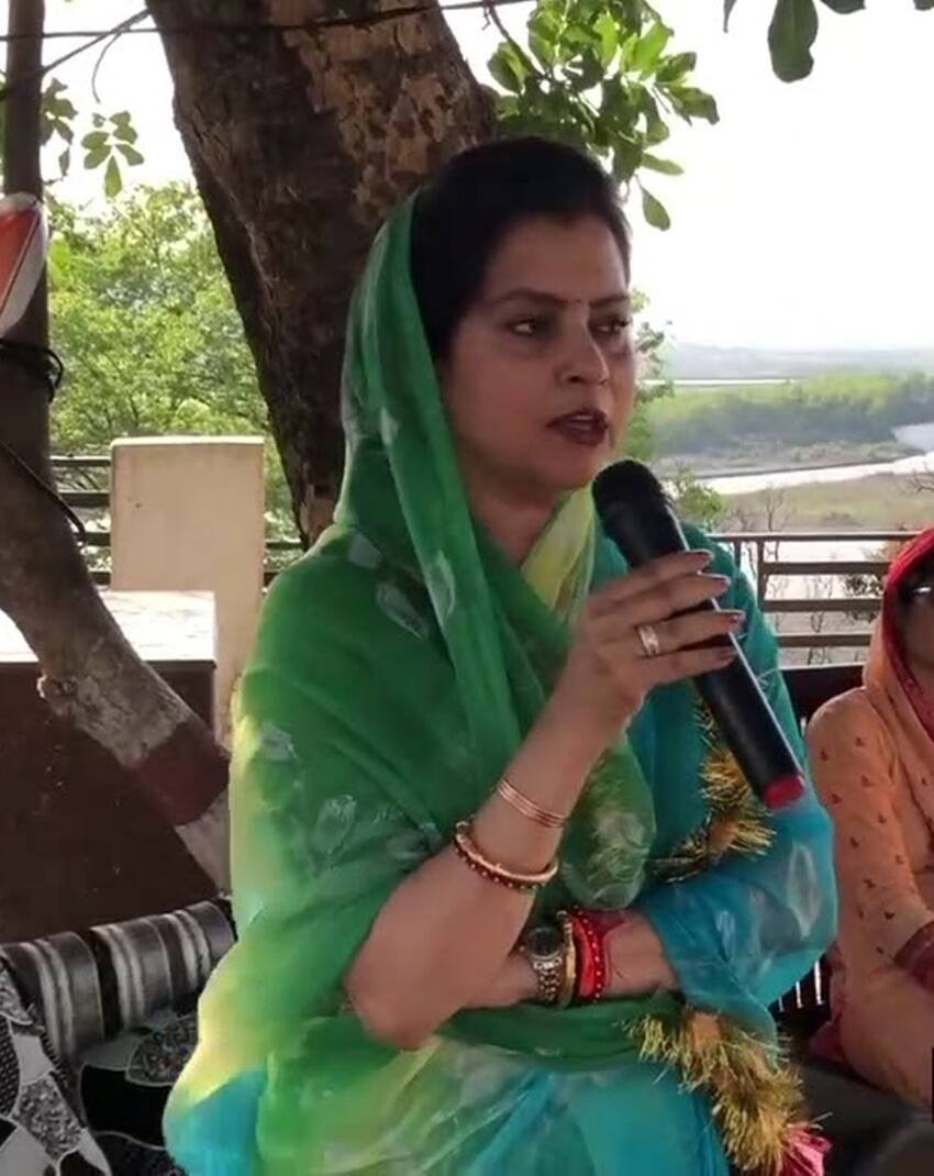 ( ज्योतिरादित्य सिंधिया के पिता की मौत से 21 साल पहले हुआ था कुछ ऐसा, माधवराव सिंधिया और संजय गांधी से जुड़ा वाक्या कर देगा हैरान ) Photos: Social Media