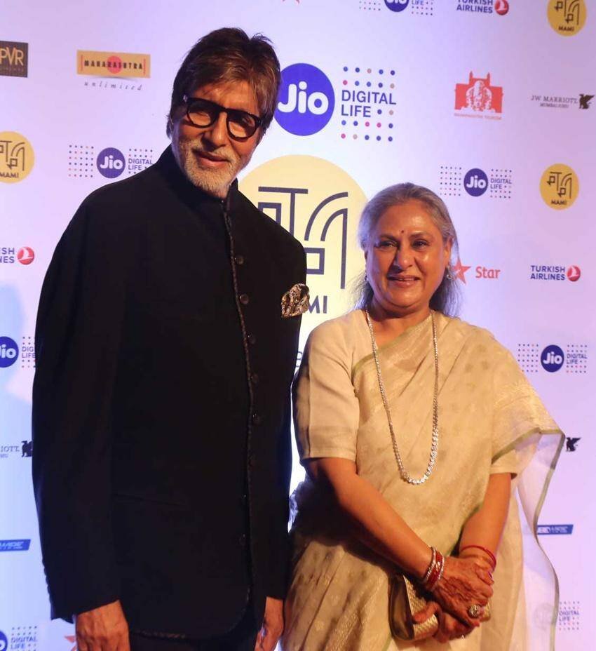 अमिताभ ने बताया था कि सड़कों पर हर जगह टैंक और सैनिक थे। फ़िल्म यूनिट को एक कबीले के नेता ने आमंत्रित किया था। वह डैनी के साथ चॉपर में गए थे और आगे पीछे पाँच हेलीकॉप्टर चल रहे थे। ( किसिंग सीन पर जब अमिताभ बच्चन की बहू को मिला था लीगल नोटिस, ऐश्वर्या राय को फैन ने दिया था झटका )