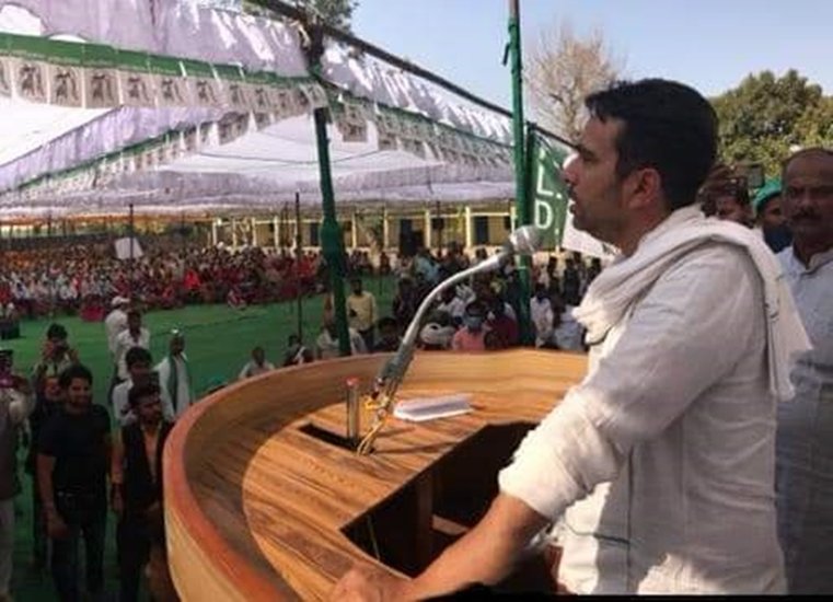 Mulayam Singh Yadav, Akhilesh Yadav