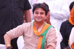 स्कूल से दोस्तों के साथ गाड़ियों के काफिले में बैठकर दिल्ली पहुंचे थे ज्योतिरादित्य सिंधिया, नाराज़ हो गए थे&nbsp;पिता