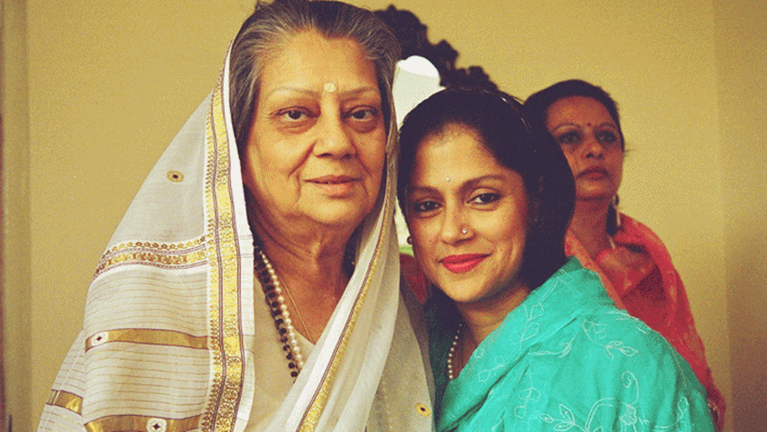 ज्योतिरादित्य सिंधिया की सबसे छोटी बुआ का नाम यशोधरा राजे सिंधिया है। वह मध्यप्रदेश की शिवराज सरकार में मंत्री हैं। (यह भी पढ़ें: 12वीं पास हैं ज्योतिरादित्य की सबसे छोटी बुआ, जानिए कितनी संपत्ति की मालकिन हैं यशोधरा राजे )
