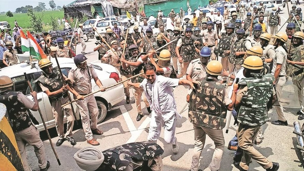 शनिवार को हरियाणा के करनाल में पुलिस द्वारा किए गए लाठीचार्ज में कई किसान गंभीर रूप से घायल हो गए। (एक्सप्रेस फोटो)