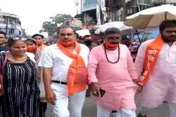 हिंदू लड़कियों को मुसलमान तो नहीं लगा रहे मेहंदी, मुजफ्फरनगर में कट्टरपंथियों ने किया हंगामा