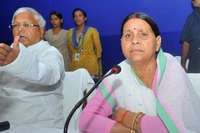 चारा घोटाला मामले में जेल जाने से पहले लालू यादव ने अपने संकटमोचक राधानंदन झा के कहने पर राबड़ी देवी को बिहार का मुख्यमंत्री बनाया था। (एक्सप्रेस फोटो)