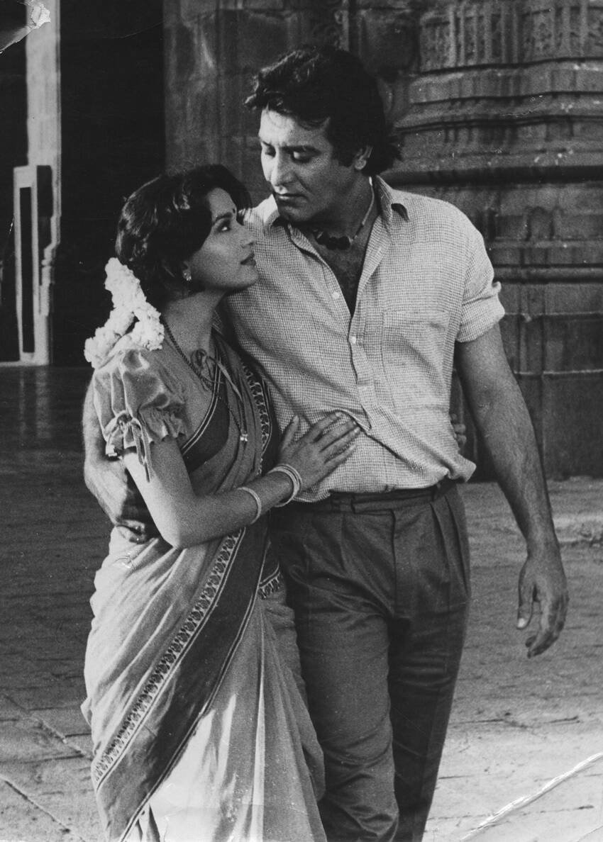 Madhuri Dixit,Vinod Khanna