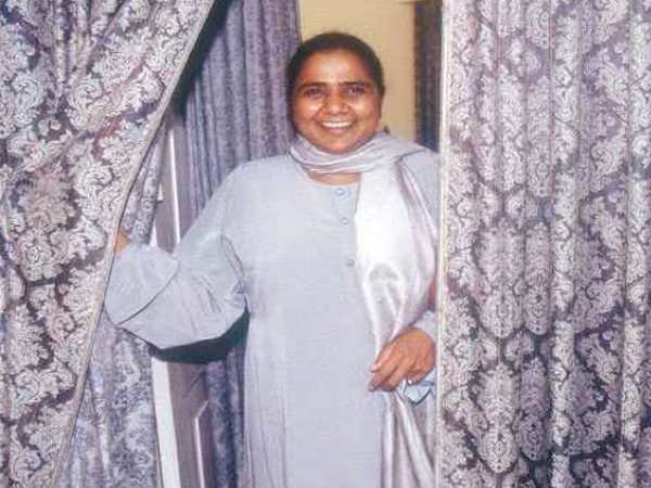 मायावती ने हलफनामे में योगी आदित्यनाथ सरकार भूमि अधिग्रहण के लिए 200 करोड़ रुपये की शुरुआती लागत के साथ भगवान राम की मूर्ति की योजना बनाने पर भी सवाल उठाया था कि उनकी प्रतिमा बन सकती है तो उनकी क्यों नहीं?