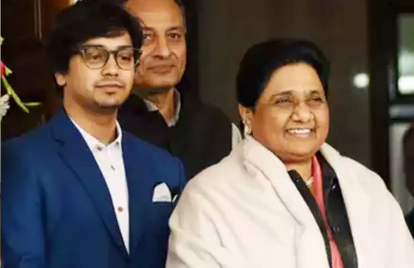 लंदन से एमबीए करने वाले मायावती के भतीजे आकाश को बसपा सुप्रीमो ने युवाओं को रिझाने की बड़ी जिम्मेदारी सौंपी है। इसे भी पढ़ें- जब मायावती के इस चेहेते मंत्री को बीजेपी नेता के परिवार को आंदोलन में घसीटने पर हुई थी जेल