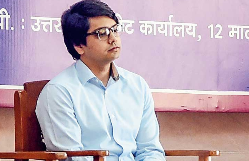 सबसे पहले यह जान लें कि आकाश आनंद मायावती के भाई के बेटे हैं। मायावती ने पिछले साल उन्हें बसपा का नेशनल कोआर्डिनेटर बनाया था। आकाश आनंद अब पार्टी को राष्ट्रीय स्तर पर मजबूत बनाने के लिए काम कर रहे हैं।