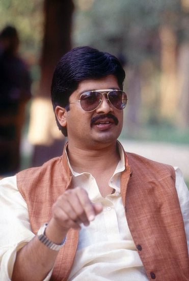 भदरी रियासत के राजकुमार रघुराज प्रताप सिंह उर्फ राजा भैया का जन्म यूपी में प्रतापगढ़ के कुंडा में हुआ। उनकी शादी राजकुमारी भानवी कुमारी से हुई है। ( यह भी पढ़ें: 'उसे छूकर हाथ गंदे नहीं करना चाहता', जब मायवती पर भड़क गए थे राजा भैया )