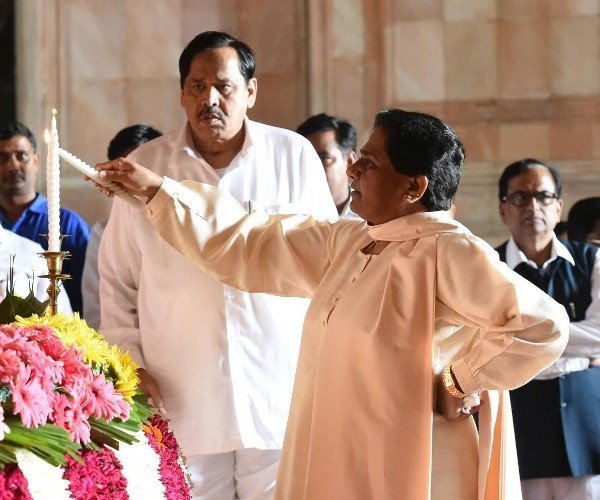 मायावती के खिलाफ अपशब्द बोले जाने से एक समय उनके चहेते रहे नसीमुद्दीन सिद्दीकी के समर्थन में विरोध प्रदर्शन लखनऊ में शुरू हो गया। हालांकि, इस प्रकरण के बाद बीजेपी ने दयाशंकर को पार्टी से 6 साल के लिए बाहर कर दिया था।