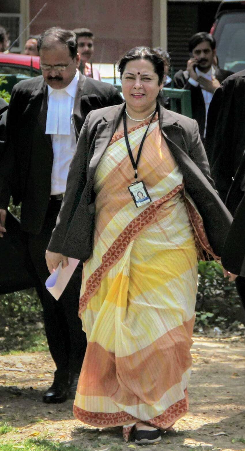 विदेश राज्यमंत्री मिनाक्षी लेखी अपने खाली समय में पढ़ना औऱ घूमना पसंद करती हैं।