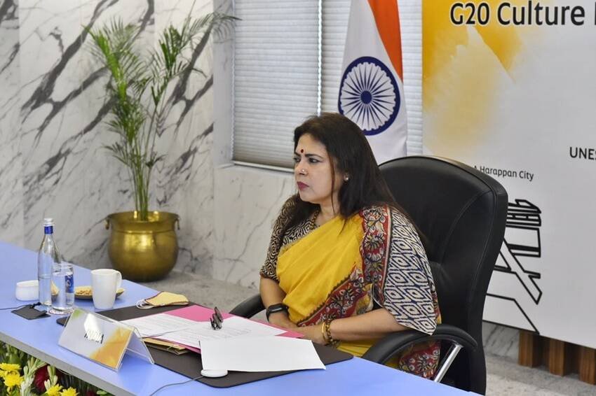 Nirmala Sitharaman, Meenakshi Lekhi