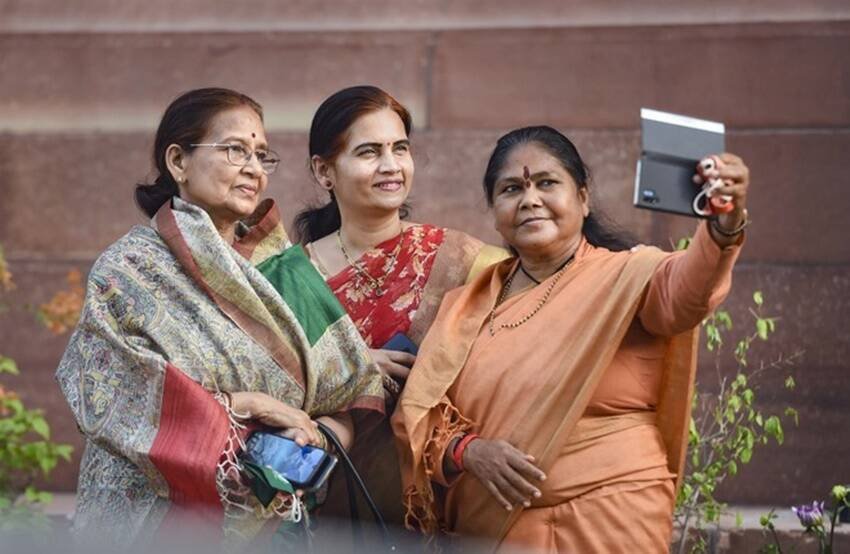 परिवार और समाज कल्याण राज्य मंत्री भारती पंवार को किताबें पढ़ने और गाना गाने का शौक है। अपने खाली समय में वह अपने शौक को पूरा करती हैं।