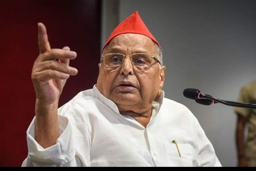 Mulayam Singh Yadav, Akhilesh yadav