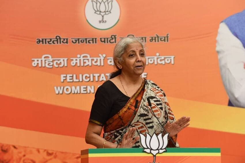 Nirmala Sitharaman, Meenakshi Lekhi