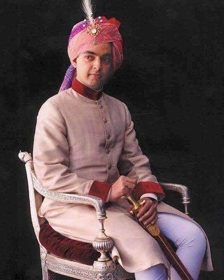  कोटा से कांग्रेस के सांसद रह चुके इज्यराज सिंह भी राजघराने से ताल्लुक रखते हैं। वह महाराजा बृजराज सिंह के बेटे हैं और कोटा राजघराने के राजकुमार भी।