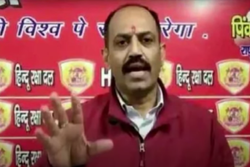 आप जैसे ठेकेदारों की जरूरत नहीं, 10 हजार आए और गए- एंकर ने लगाई हिंदू रक्षा दल के अध्यक्ष को लताड़; उतार दी माइक