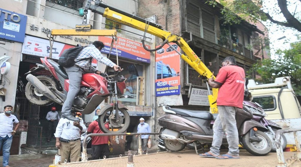 pune traffic police video