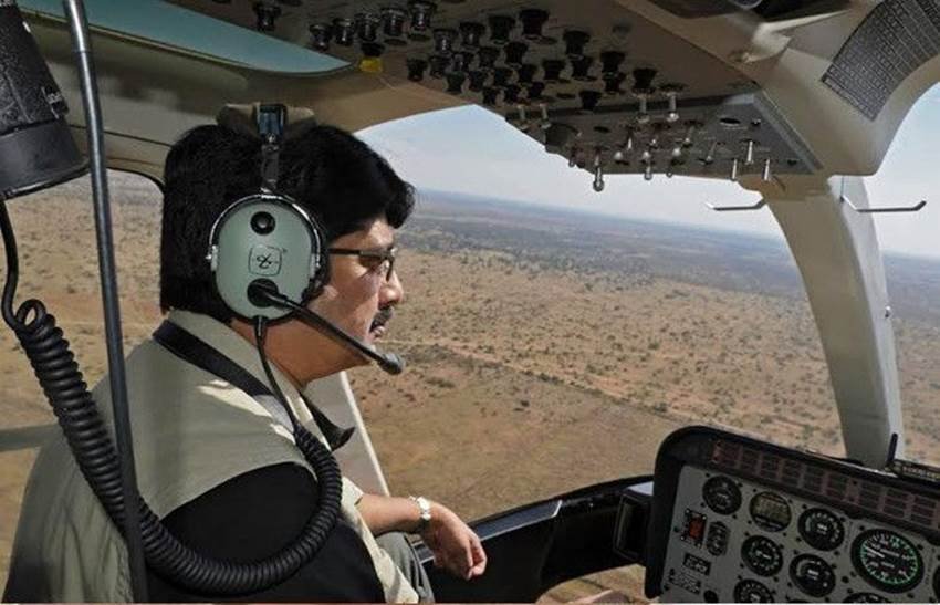 एक बार 2009 में उनका प्राइवेट एयरक्राफ्ट दुर्घटनाग्रस्त हो गया था। तब प्लेन वह खुद उड़ा रहे थे। उस हादसे में उनको और उनके दोस्त को गंभीर चोटें आई थीं। (यह भी पढ़ें: राजा भैया के महल में एंट्री से काफी पहले बंद करनी पड़ती है कार, गलती पर भड़क जाते हैं उनके पिता)