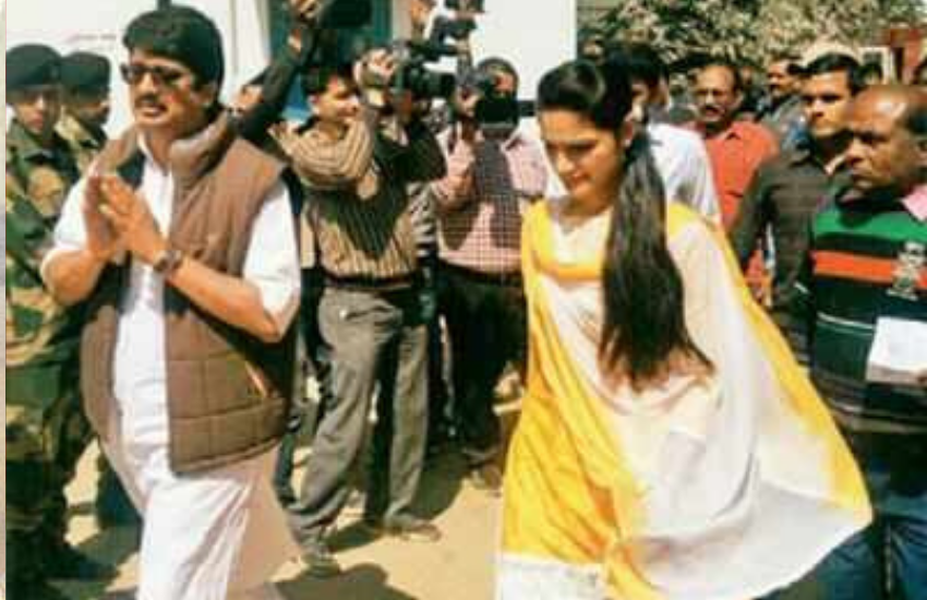 राघवी कुमारी उनकी सबसे बड़ी बेटी है। उनकी दूसरी बेटी का नाम बृजेशवरी है।