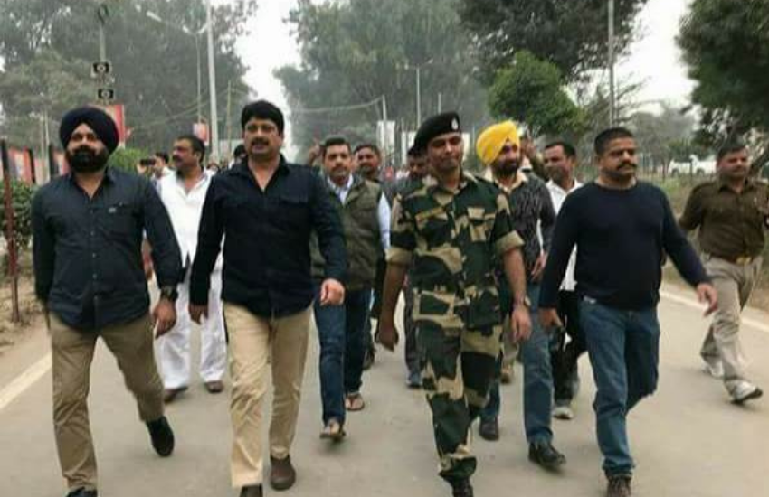 साल 2012 में राजा भैया ने अपनी उम्र कम बताई और इसके बाद से ही यह सवाल उठने लगे थे कि राजा भैया ने अपना पहला चुनाव किस उम्र में लड़ा था। इस भी पढ़ें-राजा भैया के गढ़ में चुनौती देती रही है ये राजकुमारी