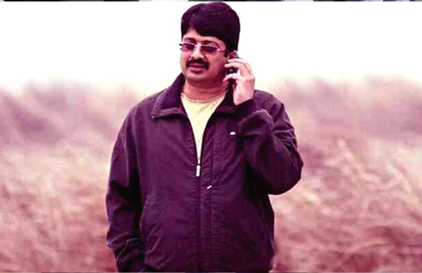 राजा भैया कुंडा से साल 1993 में पहली बार विधायकी का चुनाव जीते थे, लेकिन उनके चुनाव लड़ने पर साल 2012 में तब विवाद उठा जब राजा भैया ने चुनावी हलफनामे में अपनी उम्र का जिक्र किया। असल में पहले चुनावी हलफनामे और 2012 में पेश किए गए हलफमनामे में उम्र का अंतर नजर आया था।