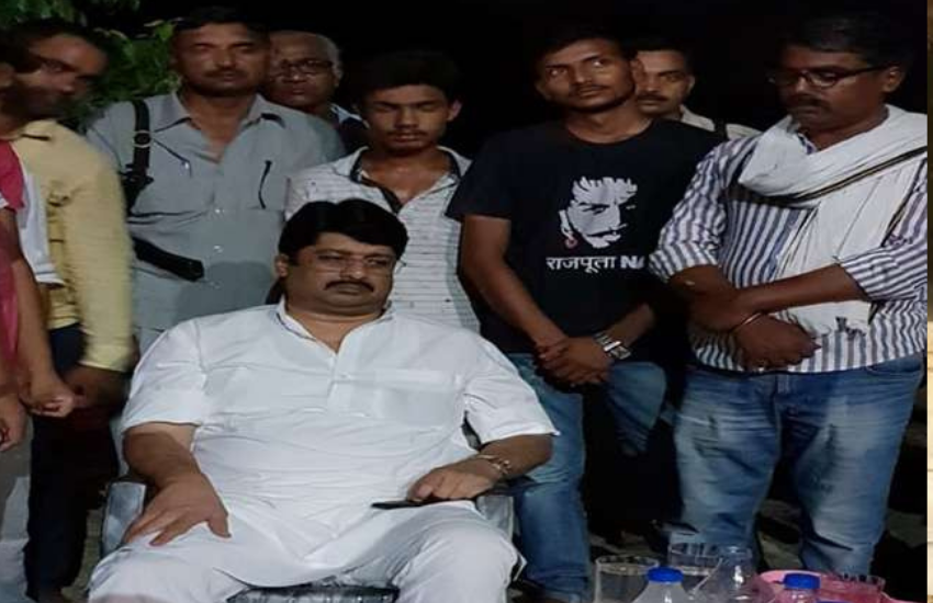 राजा भैया ने समस्याओं को हल करने के लिए खुद की एक ब्रिगेड बना रखी है। जिसे लोग राजा भैया यूथ ब्रिगेड के नाम से जानते हैं। इस टीम में हजारों की संख्या में युवा शामिल हैं। माना जाता है राजा भैया का ये ब्रिगेड समस्या का हल निकालने की कोशिश करता है।
