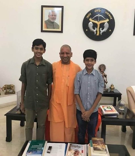 बेटों के नाम बृजराज और शिवराज हैं। वहीं बेटियों के नाम राजा भैया ने राध्वी और बृजेश्वरी रखा है।