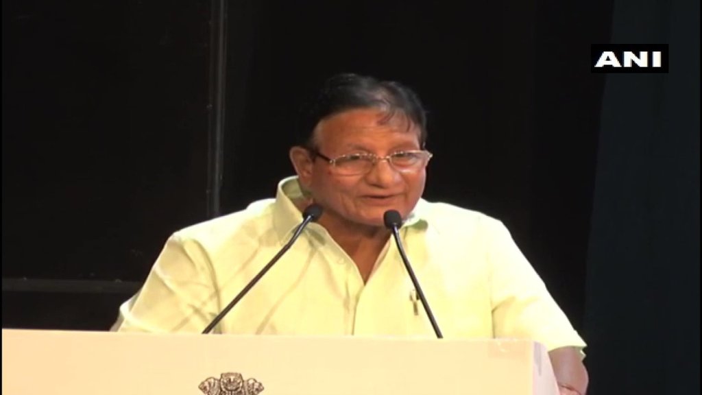 राजस्थान सरकार में शहरी विकास मंत्री शांति धारीवाल ने एक कार्यक्रम को संबोधित करने के दौरान ब्राह्मणों को लेकर विवादित बयान दे डाला। विवाद बढ़ने पर उन्होंने अपनी सफाई भी पेश की। (फोटो - एएनआई) 