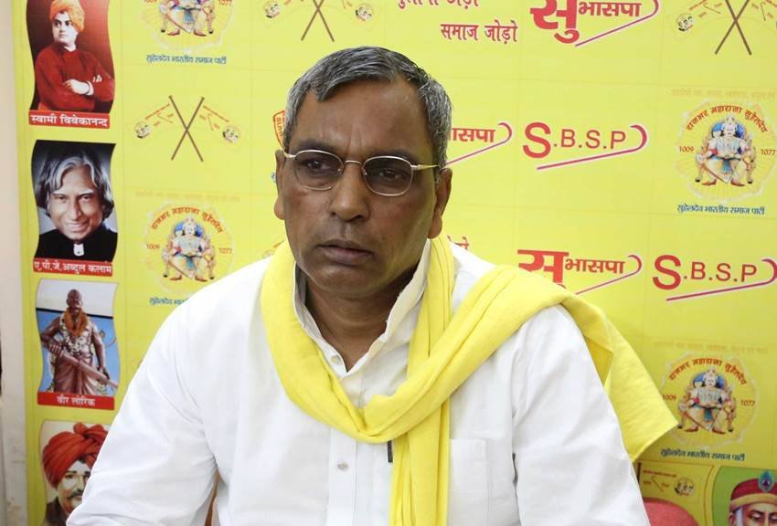 Keshav Prasad Maurya, Akhiesh Yadav