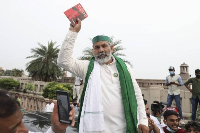 यूपी की राजधानी लखनऊ में छह अगस्त को एक कार्यक्रम के दौरान Bharatiya Kisan Union (BKU) नेता राकेश टिकैत। (फोटोः पीटीआई)