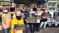 अफगानिस्तान संकट पर योग गुरु रामदेव ने दिया “ज्ञान”, लोग ट्रोल कर याद दिलाने लगे पेट्रोल पर दिया पुराना बयान