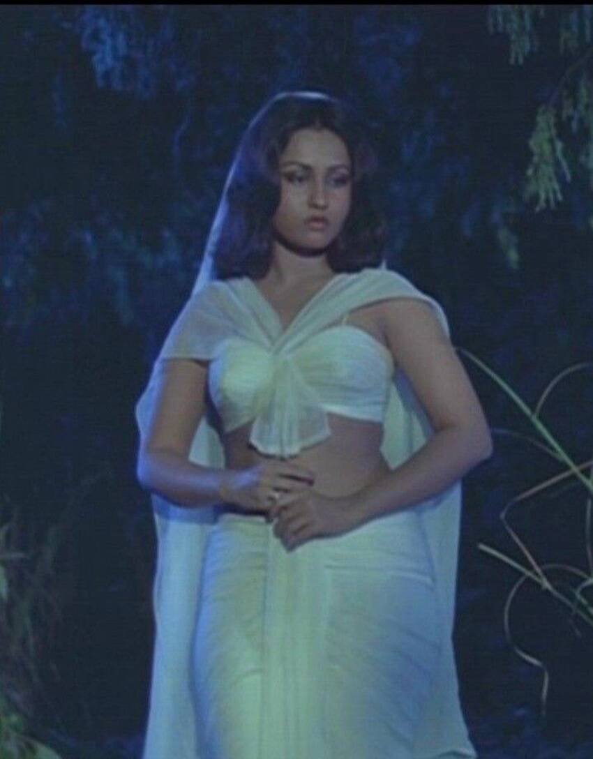 रीना रॉय को जब ये बात पता चली तो वह भी भड़क गईं। उस वाकये के बाद पूरी फिल्म के दौरान दोनों अभिनेत्रियों में अजीब सा ईगो क्लैश होता रहा।