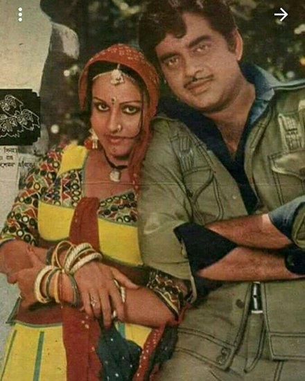 रीना रॉय शत्रुघ्न सिन्हा संग पर्दे के अलावा ऑफस्क्रीन भी रोमांस कर रही थीं। दोनों के रिलेशनशिप के चर्चे पूरी फिल्म इंडस्ट्री में थे।