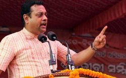 आओ मारो, मैं मरने को तैयार हूं- जब लाइव शो में कांग्रेस के बड़े नेता के सामने संबित पात्रा ने आगे कर दिये&nbsp;गाल