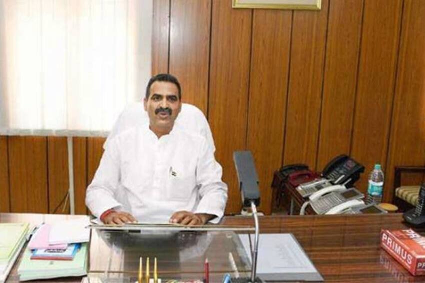 Keshav Prasad Maurya, Ram Gopal Yadav