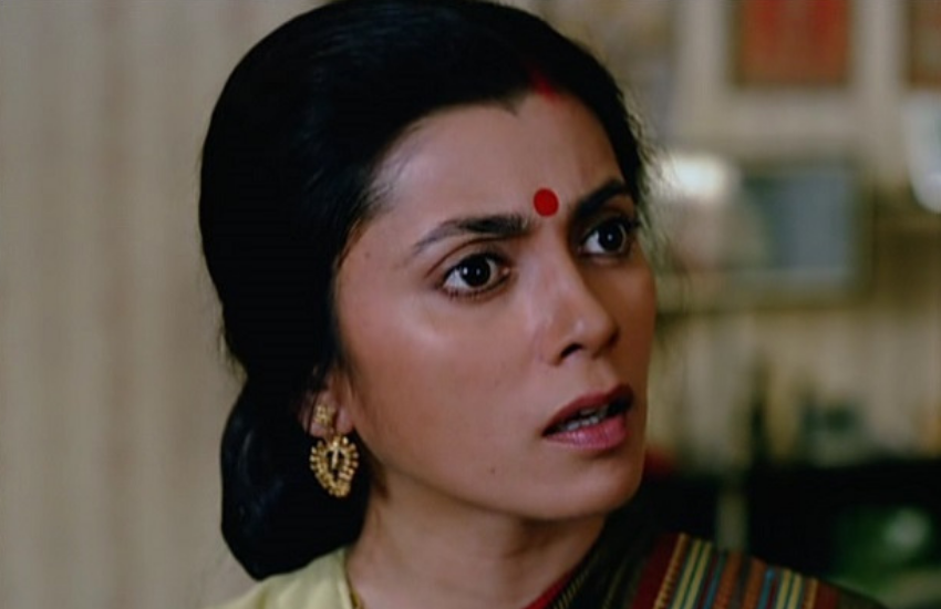 इस फिल्म की एक्ट्रेस दीपा साहा ने साल 1977 में नटरंजन बोहिदारी से शादी कर ली थी, लेकिन 1984 में उनका तलाक हो गया था। इसके बाद दीपा ने अपनी ही फिल्म के डायरेक्टर केतन मेहता से शादी कर ली थी।(यह भी पढ़ें: बॉबी का बोल्ड सीन देख शॉक्ड थे धर्मेंद्र, तकिये संग प्रैक्टिस करती थीं 25 साल छोटी एक्ट्रेस )