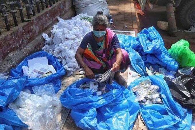 सिंगल यूज प्लास्टिक के कारण हो रहे पर्यावरणीय नुकसान की वजह से केंद्र सरकार ने यह कदम उठाया है। केंद्र सरकार के इस फैसले से सभी तरह के सिंगल प्लास्टिक यूज के उत्पादों पर रोक लग जाएगी। (एक्सप्रेस फोटो)