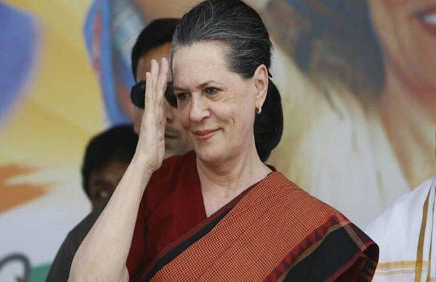 राजीव गांधी (Rajiv Gandhi) की पत्नी और कांग्रेस अध्यक्ष सोनिया गांधी ( Sonia Gandhi )की संपत्ति में 15 साल में 12 गुना का इजाफा दर्ज किया गया है। भले ही राहुल गांधी (Rahul Gandhi) और प्रियंका गांधी (Priyanka Gandhi) के हाथों में कांग्रेस की कमान थमा चुकी सोनिया इन दिनों राजनीति में बहुत सक्रिय न हों, लेकिन सोनिया गांधी की प्रॉपर्टी ( Sonia Gandhi Property ) के ग्राफ में तेज चढ़ान नजर आता है। सोनिया के पास अपना खरीदा न घर है न कार। 2004 से 2019 के बीच चुनाव आयोग को पेश की गई संपत्ति ब्योरे के आधार पर आइए जानें की सोनिया की संपत्ति में कब-कब कितना इजाफा हुआ और उनकी कमाई का जरिया क्या-क्या है।