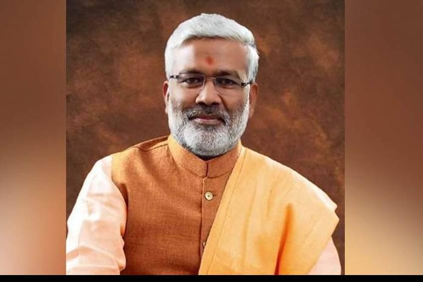 Keshav Prasad Maurya, Akhiesh Yadav