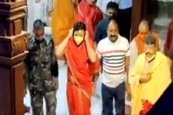 बीजेपी महासचिव विजयवर्गीय महाकाल पहुंचे, सभी गेट किए बंद, पुजारियों ने किया हंगामा